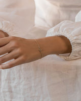 A woman wearing the Oana Bracelet in yellow gold.