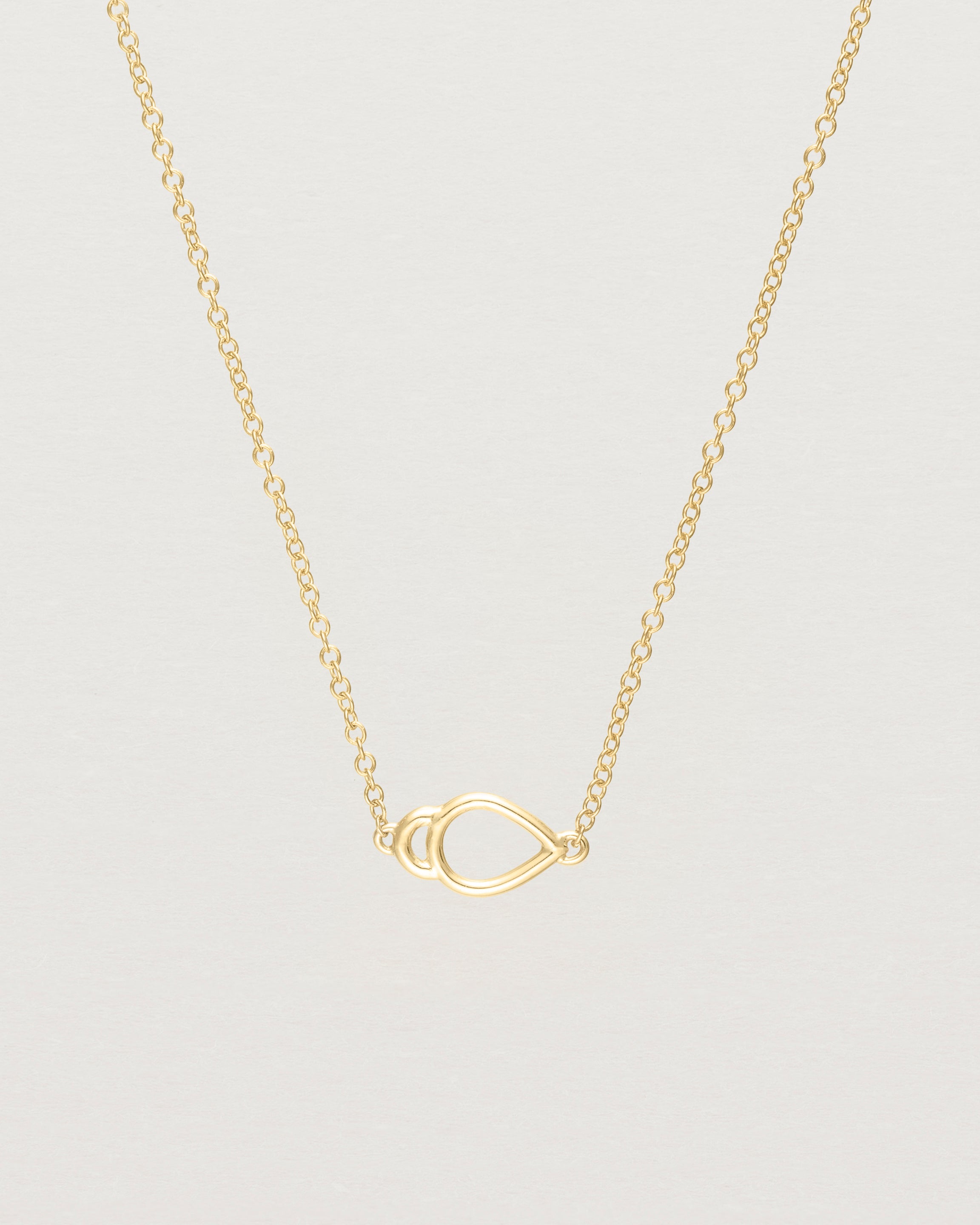 Close up of the Oana Necklace in Yellow Gold.