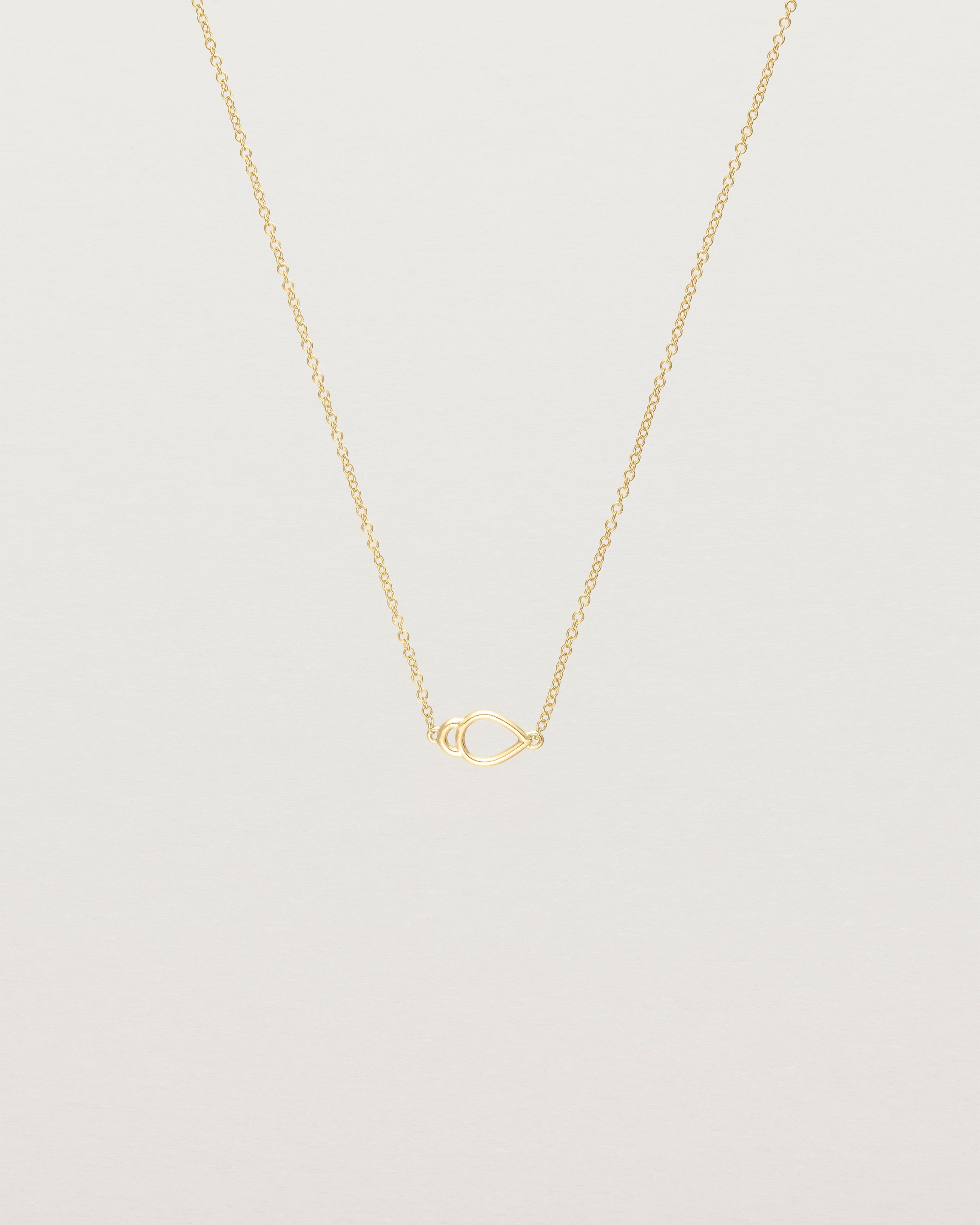 Front view of  the Oana Necklace in Yellow Gold.
