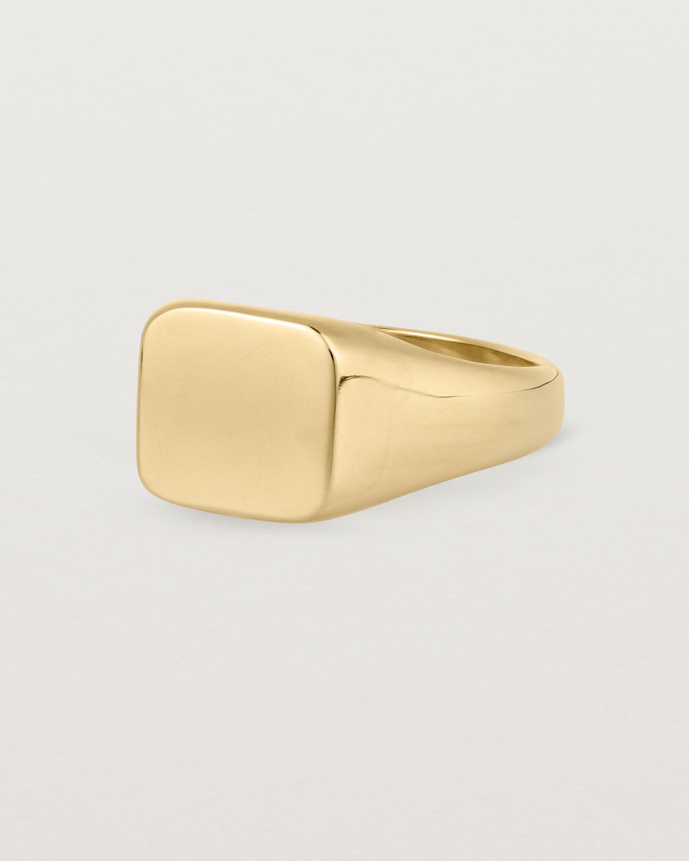 Angled view of the Sempré Signet Ring in Yellow Gold.