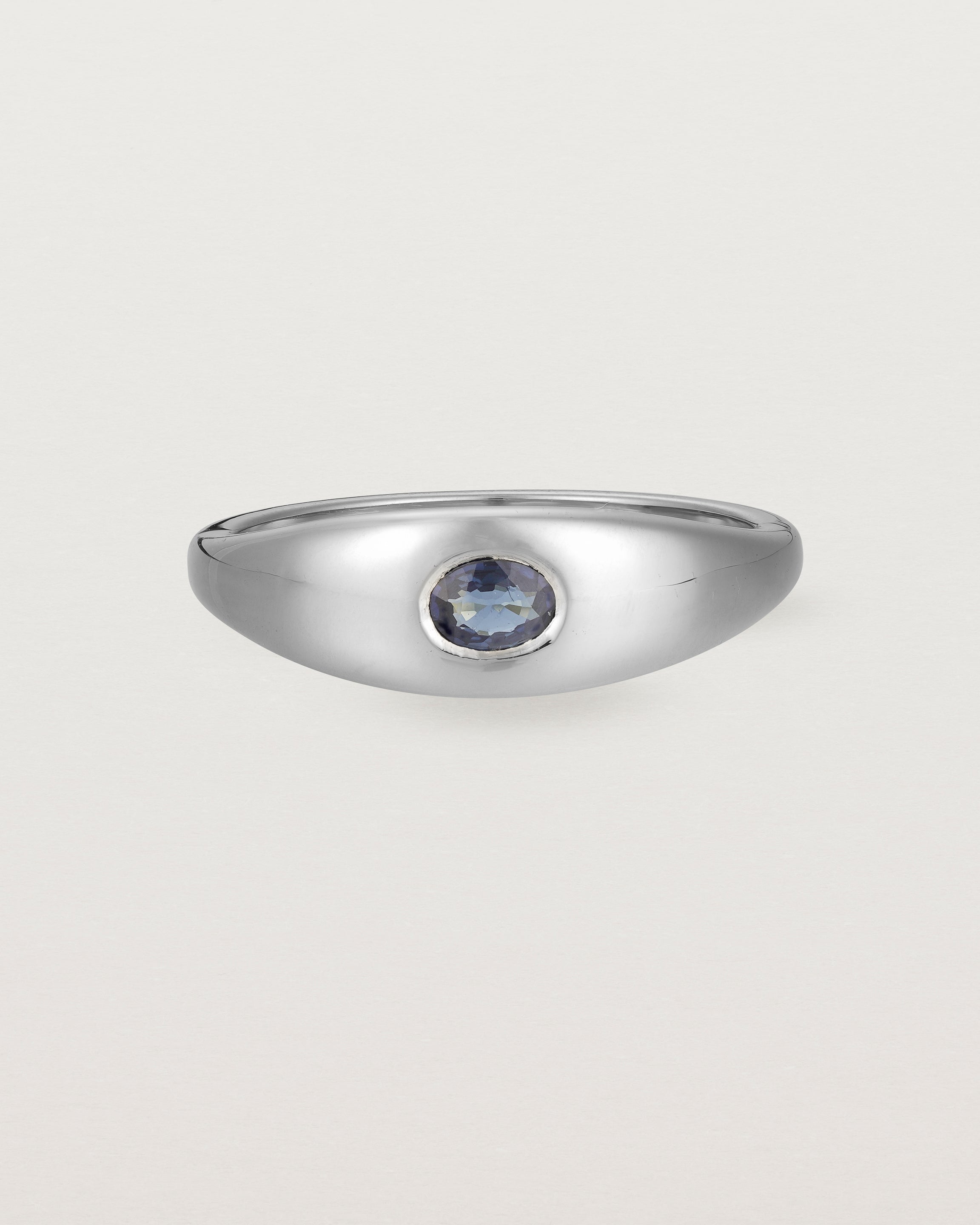 Front view of the Seule Single Ring | Australian Sapphire | White Gold.