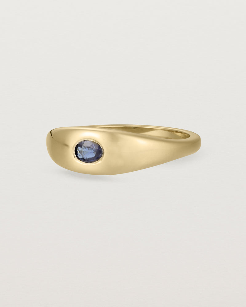 Angled view of the Seule Single Ring | Australian Sapphire | Yellow Gold.