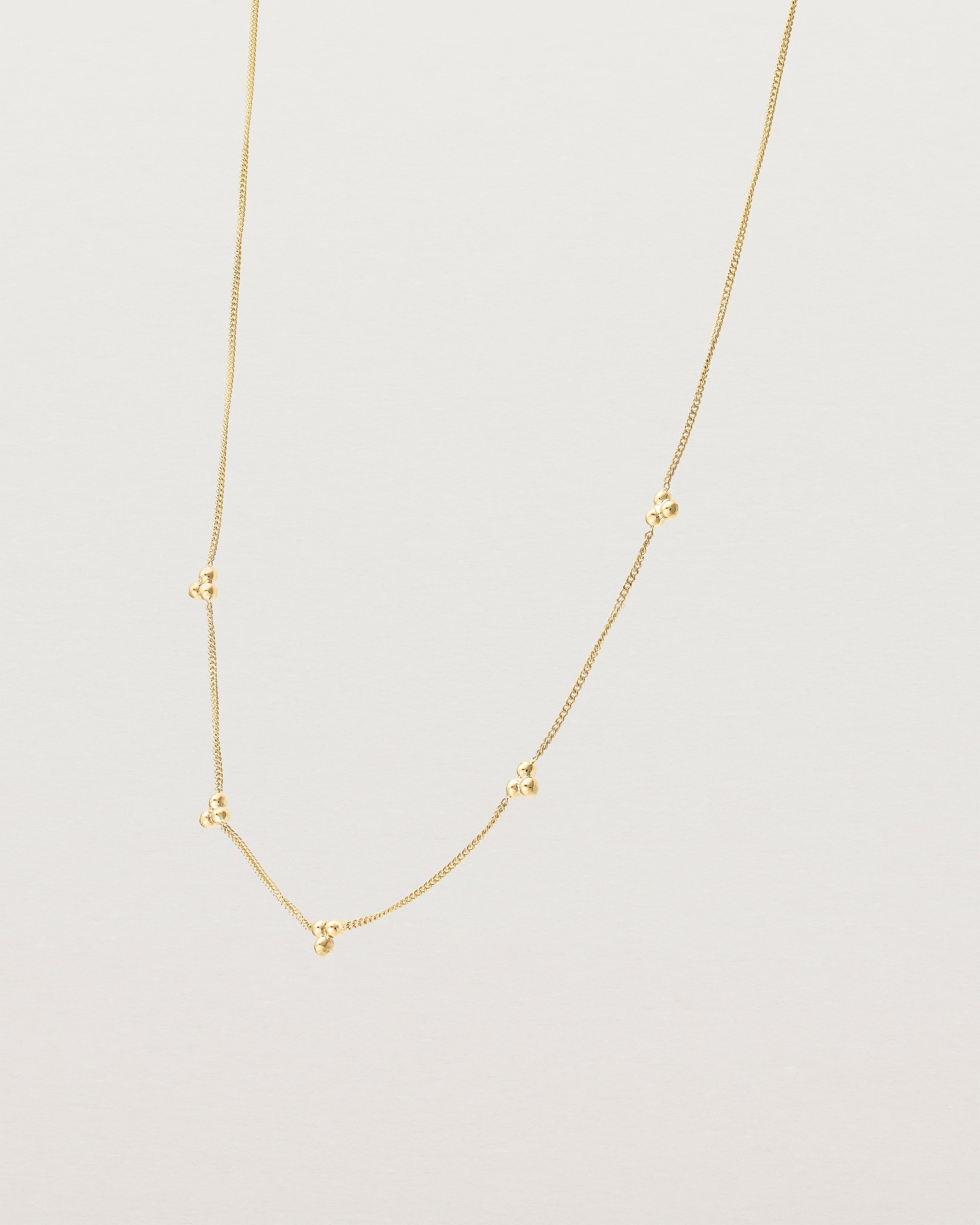 Angled view of the Tellue Necklace in yellow gold.